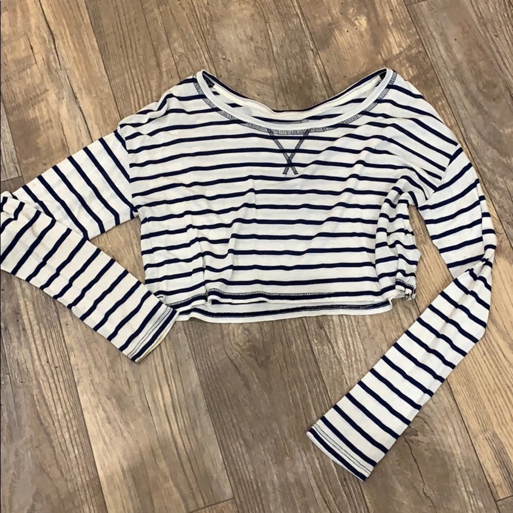 Long sleeve crop